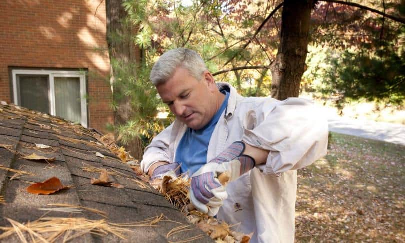 5 Reasons Why You Shouldn’t Clean Your Gutters Yourself