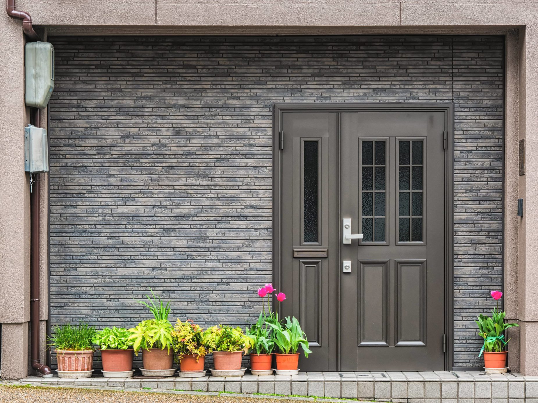 Can You Paint a Fiberglass Door?