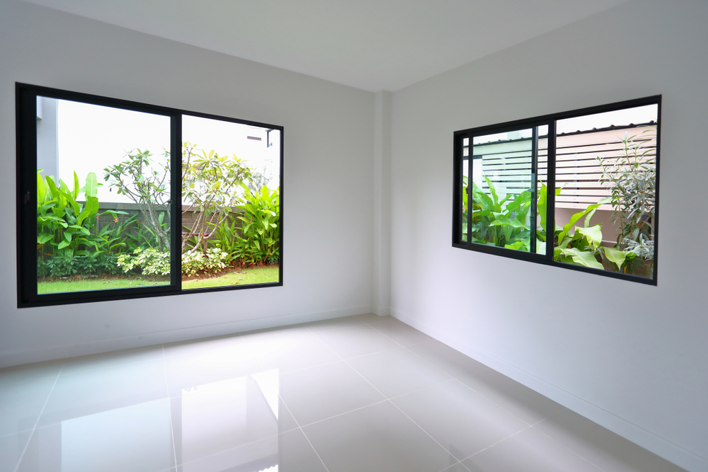 Slide,Glass,Window,And,Clean,Tile,Floor,In,Empty,Room