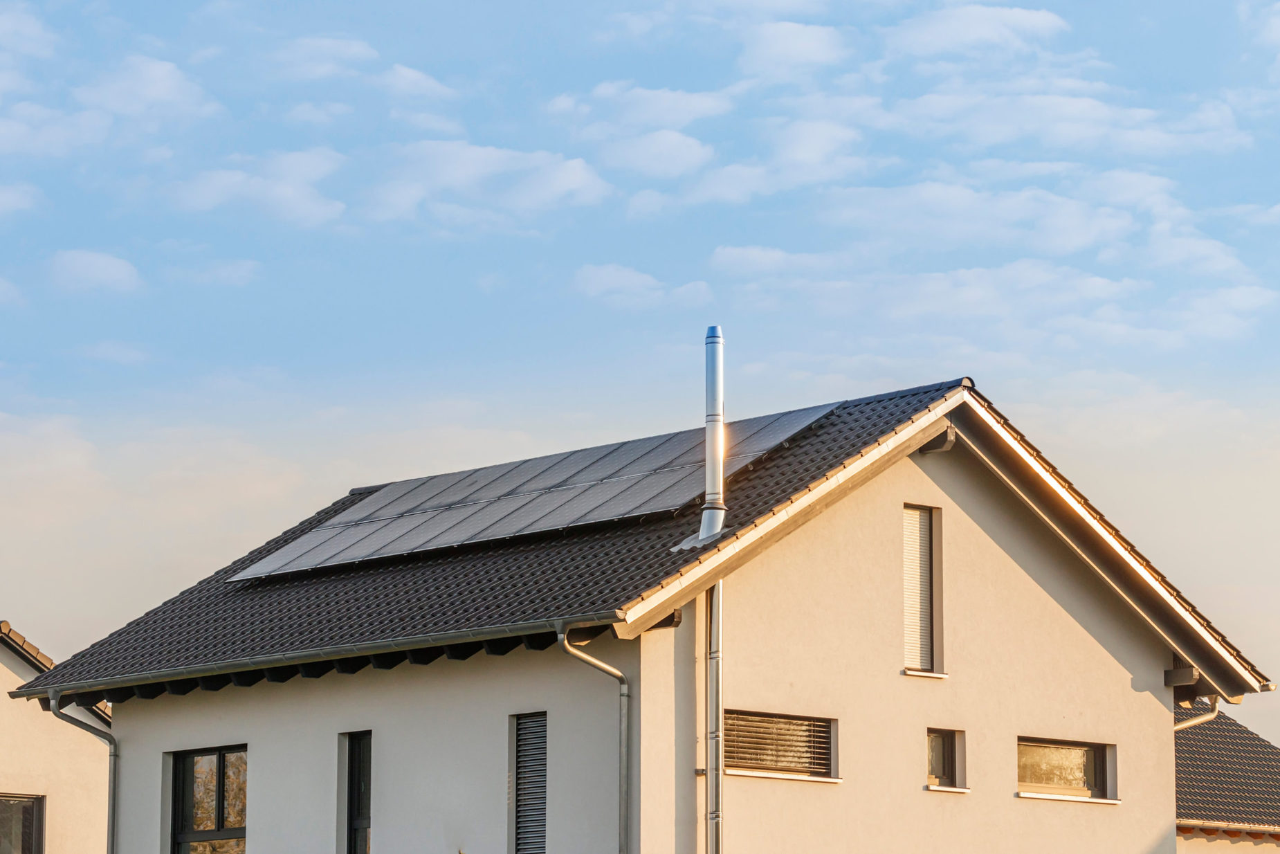 Solar,Panels,On,The,Roof,Of,The,Modern,House