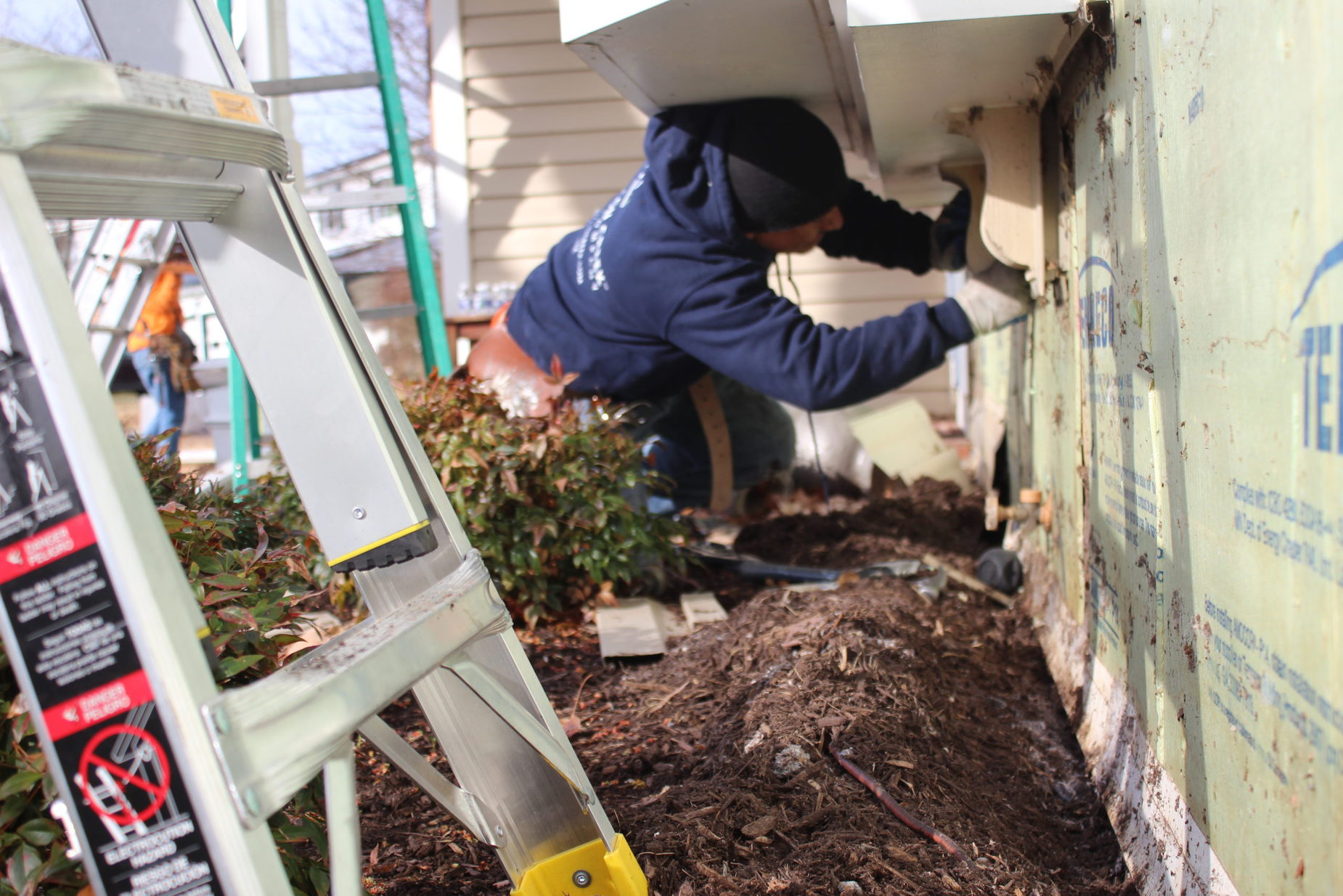 siding install, thompson creek worker, install, contractor