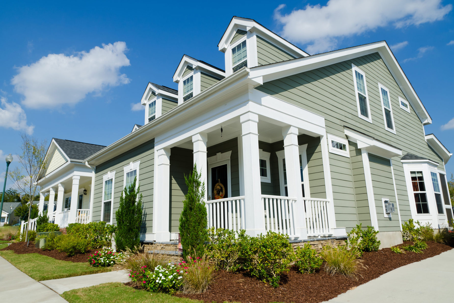 Street,Of,Residential,Cottage,Style,Homes