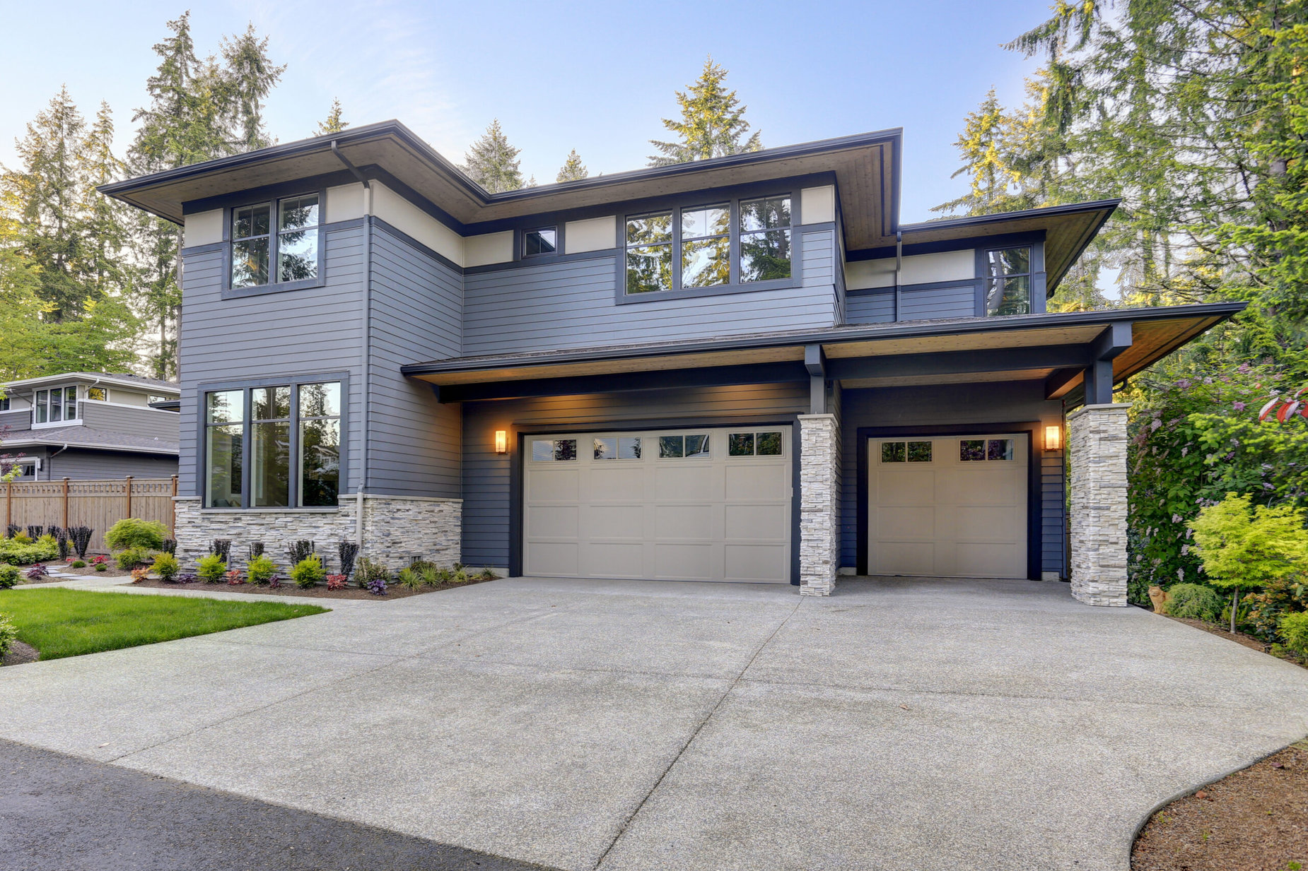 When Mixing Materials Works for Home’s Exterior